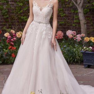 Rebecca Ingram #7RS90 Wedding Gown (Unaltered)